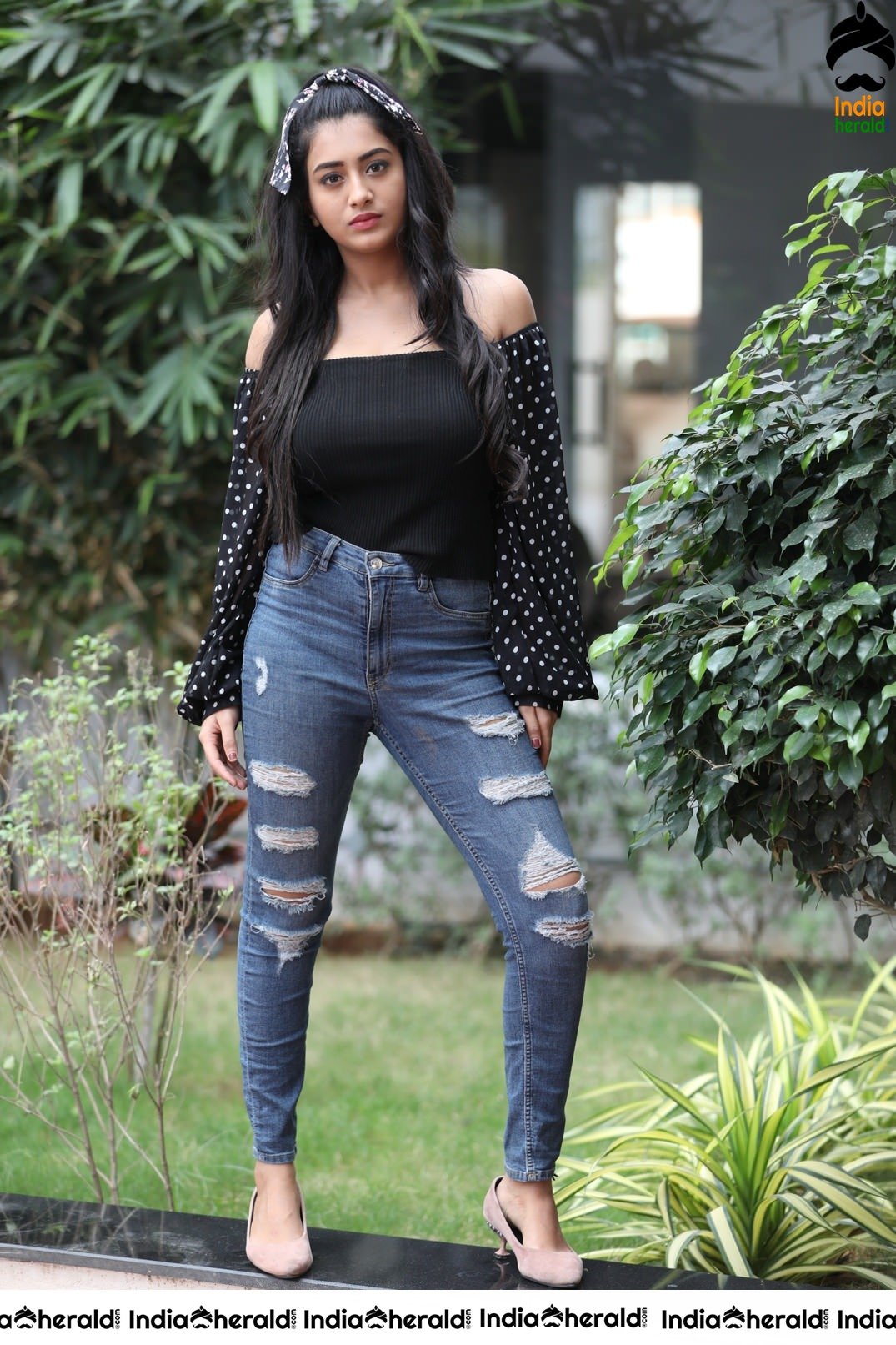 Raashi Singh Latest Sizzling Photos Set 2