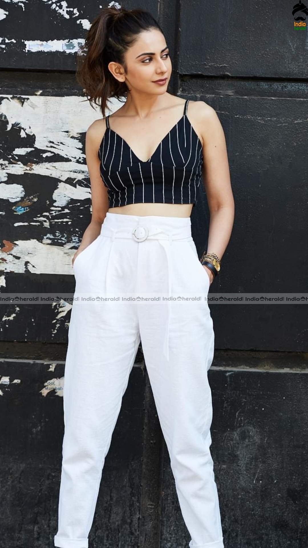 Rakul Preeet Unseen Latest Hot Photos to spice your Weekend mood Set 1