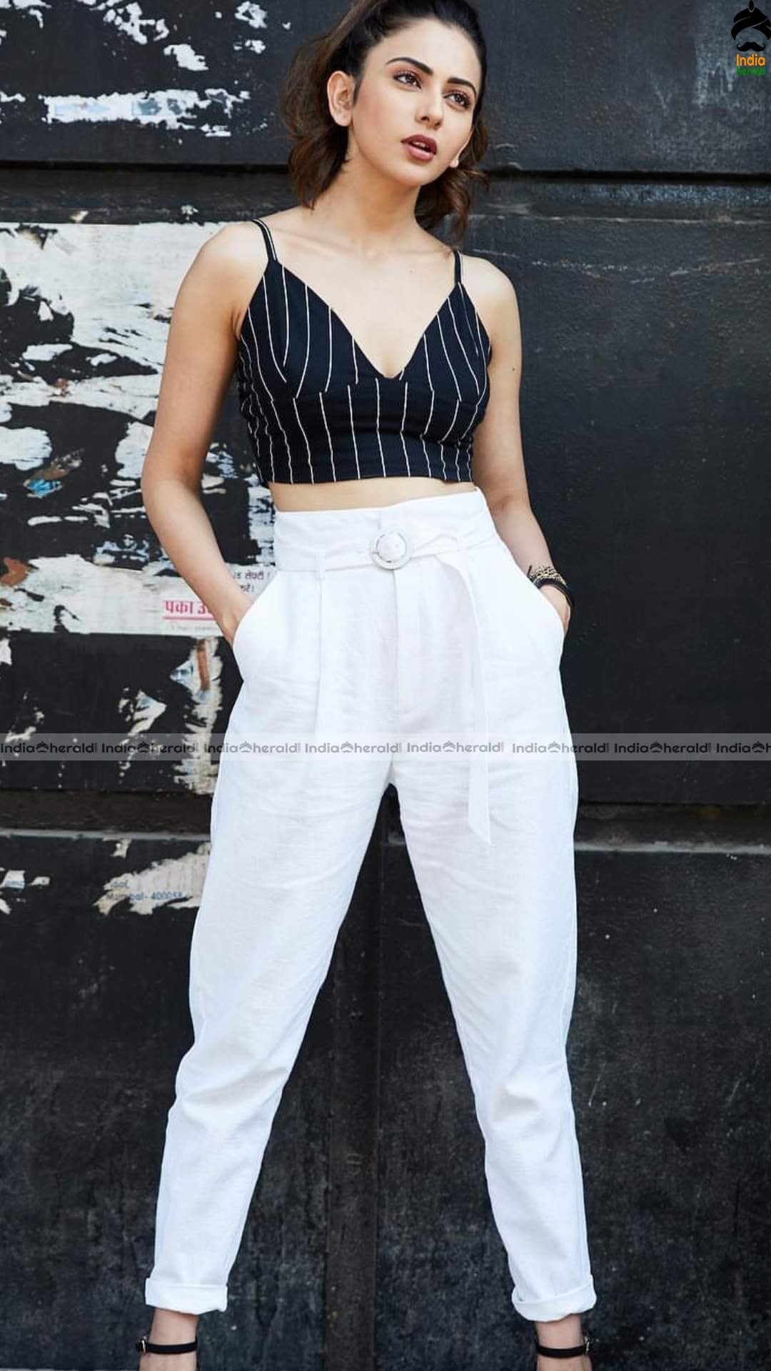 Rakul Preeet Unseen Latest Hot Photos to spice your Weekend mood Set 1