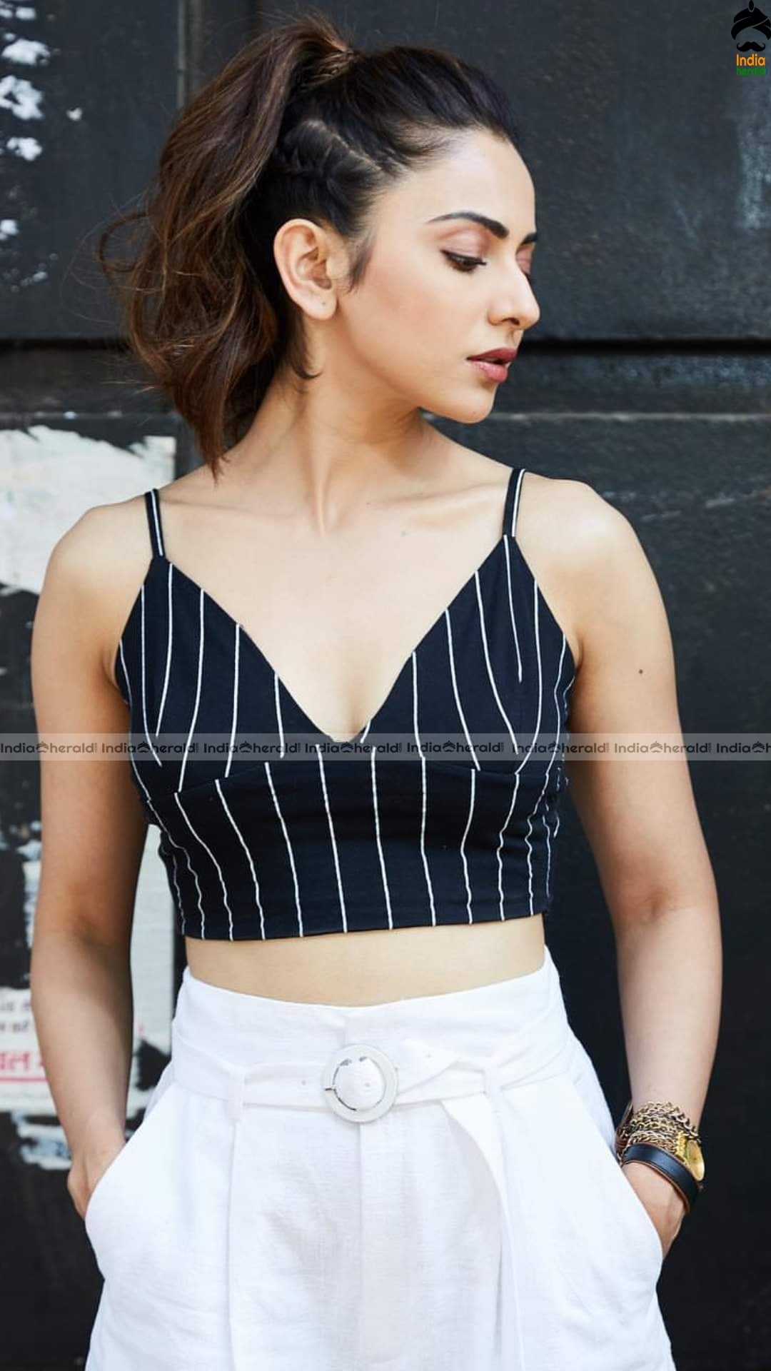 Rakul Preeet Unseen Latest Hot Photos to spice your Weekend mood Set 1