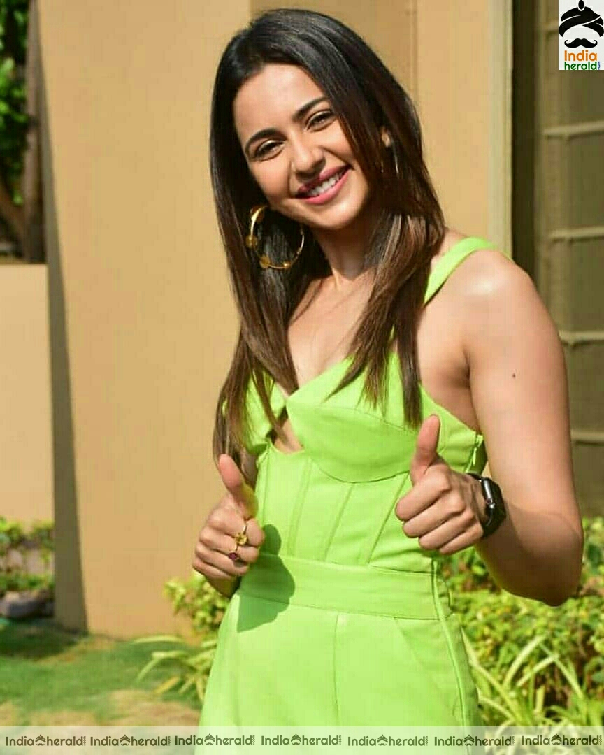 Rakul Preet Cute And Hot Stills