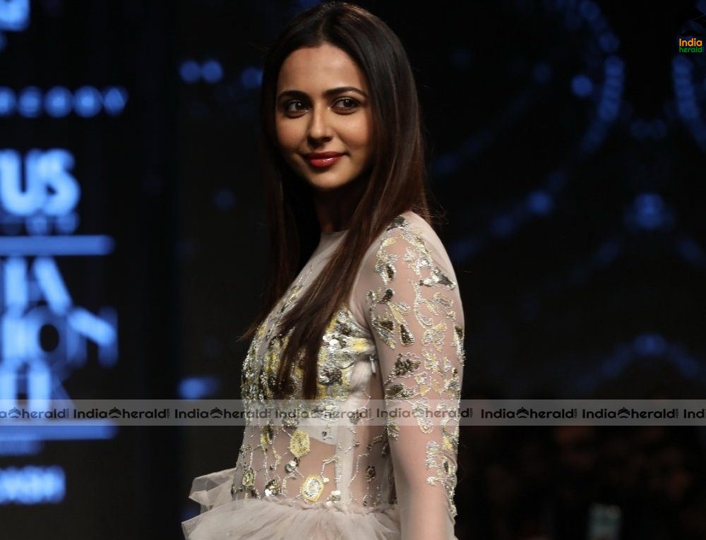 Rakul Preet Hot at Lotus Make Up India Fashion Week