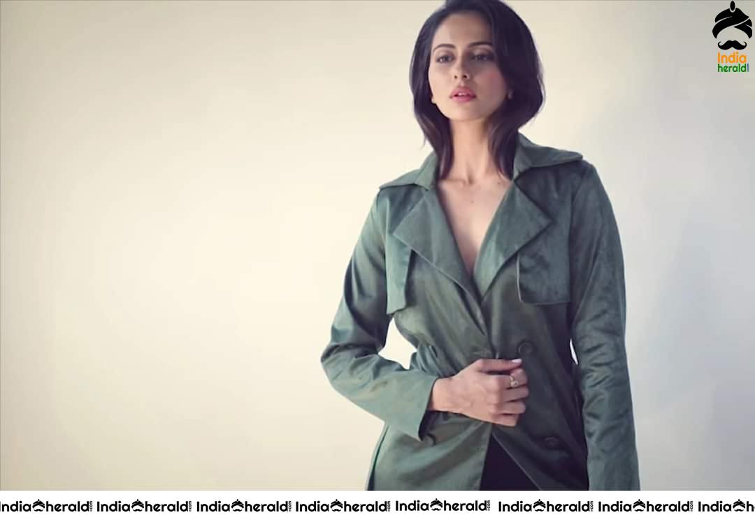 Rakul Preet Hottest Exposing Photos Collection to bring your Lustful Desires Set 3