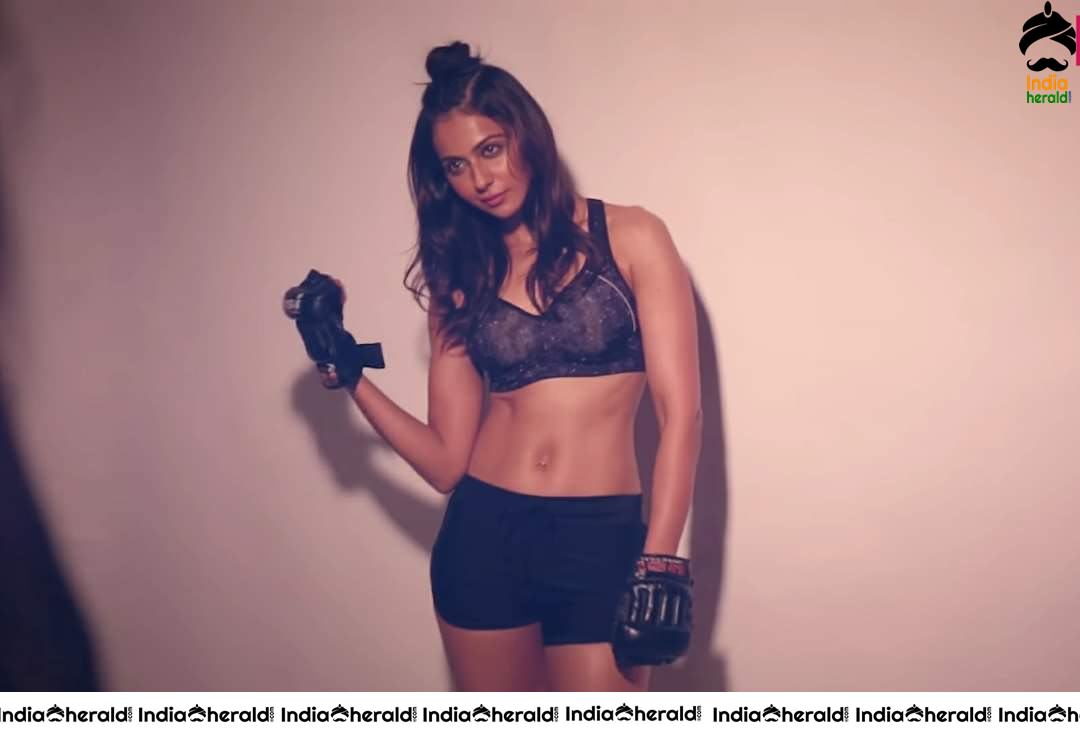 Rakul Preet Hottest Exposing Photos Collection to bring your Lustful Desires Set 4