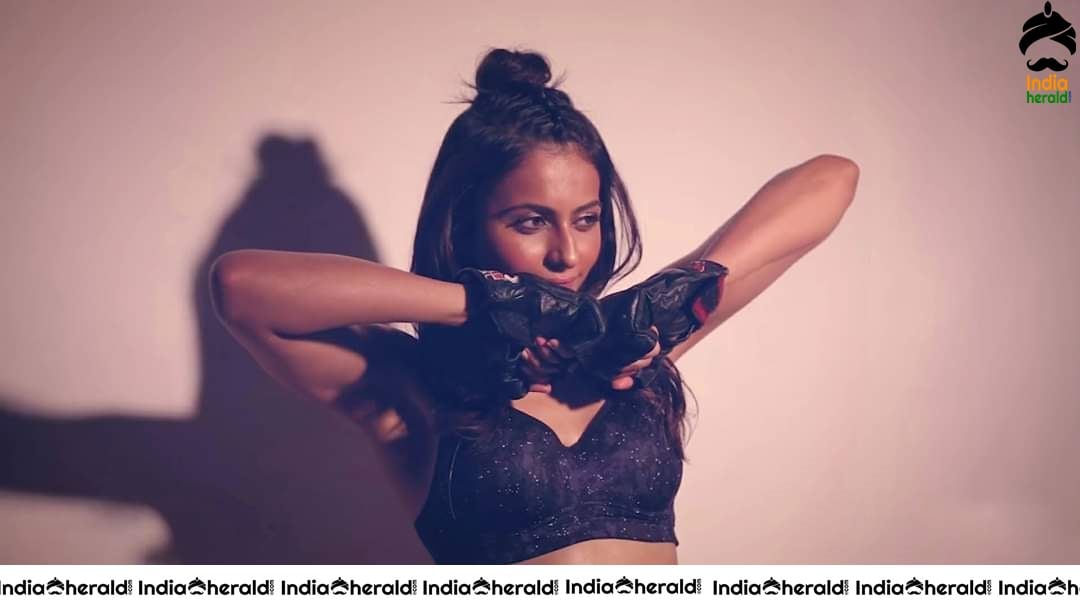 Rakul Preet Hottest Exposing Photos Collection to bring your Lustful Desires Set 4