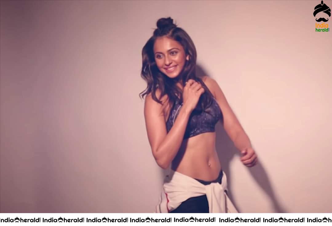 Rakul Preet Hottest Exposing Photos Collection to bring your Lustful Desires Set 4