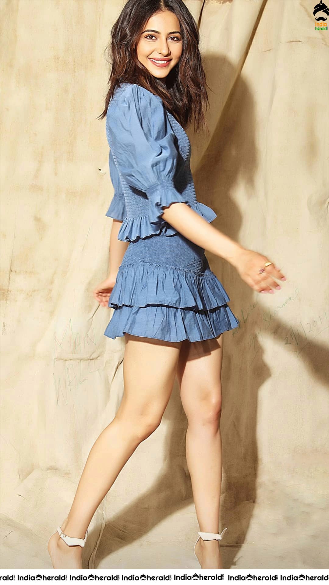 Rakul Preet Latest Hot Thighs and Cleavage Teasing Photos