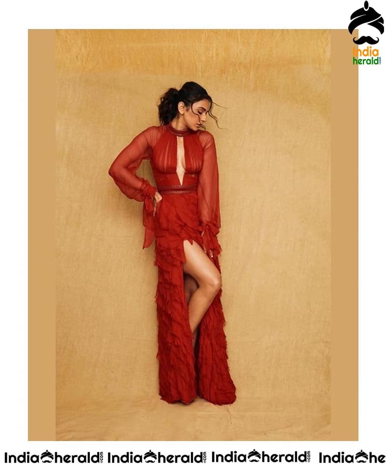 Rakul Preet Latest Hot Thighs Cleavage Exposing Photoshoot Set 1