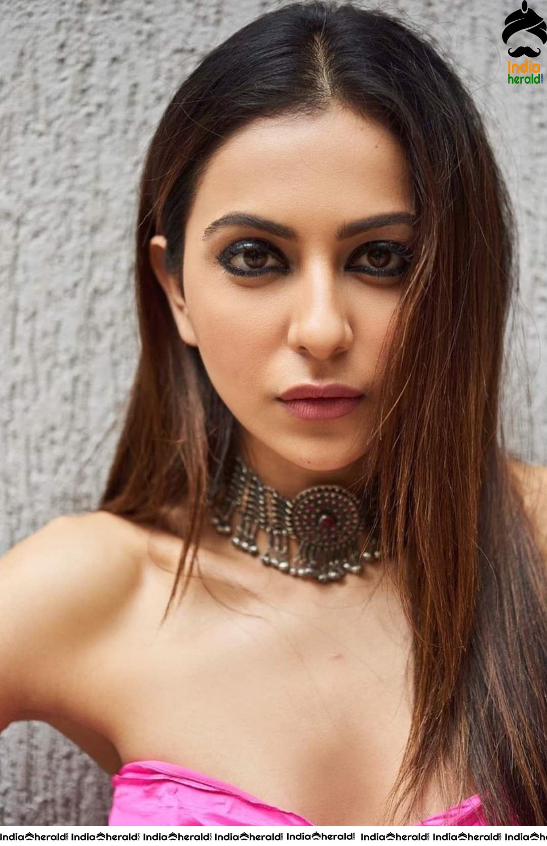 Rakul Preet looks Enthralling and Invitingly Hot in these Photos Compilation Set 2