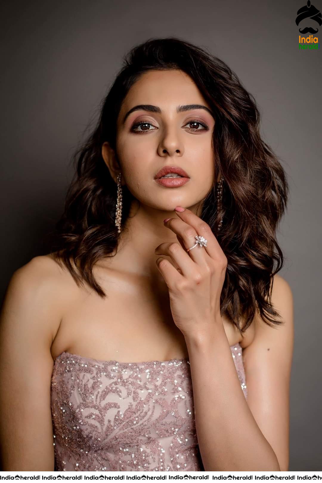 Rakul Preet looks Enthralling and Invitingly Hot in these Photos Compilation Set 2