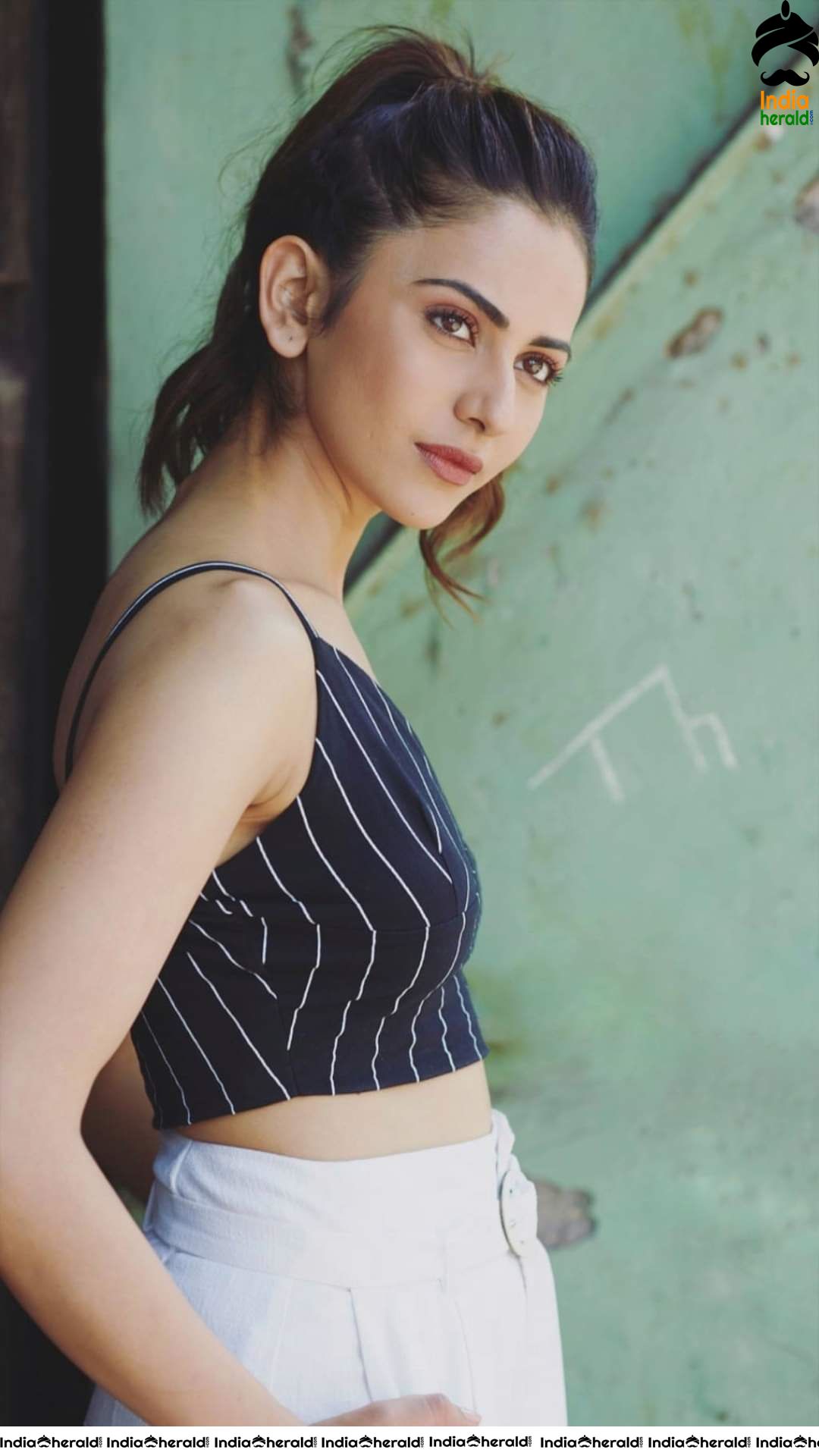 Rakul Preet looks Enthralling and Invitingly Hot in these Photos Compilation Set 3