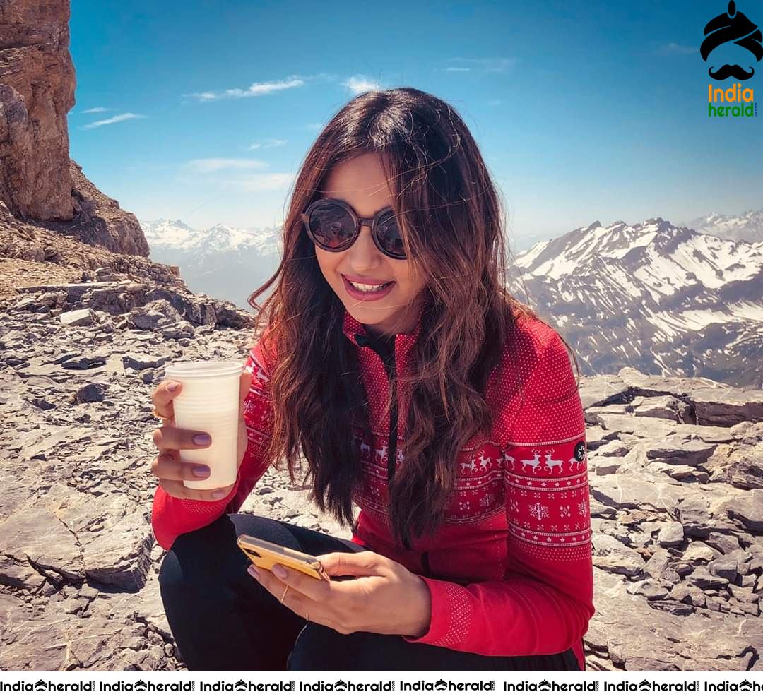 Rakul Preet looks Enthralling and Invitingly Hot in these Photos Compilation Set 5