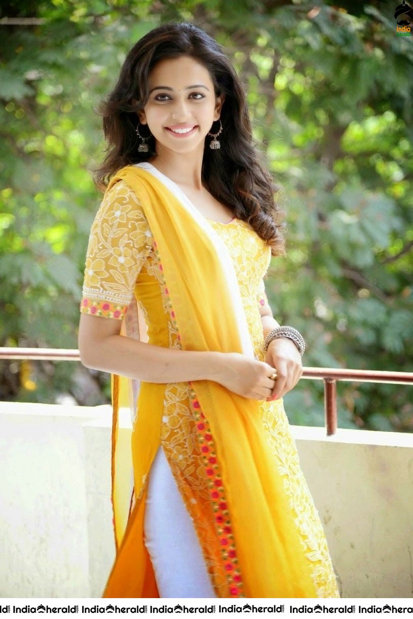 Rakul Preet Ravishing Hot Photos Collection Set 1