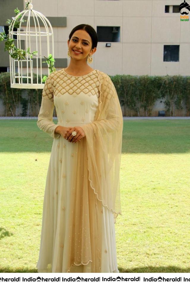 Rakul Preet Ravishing Hot Photos Collection Set 1