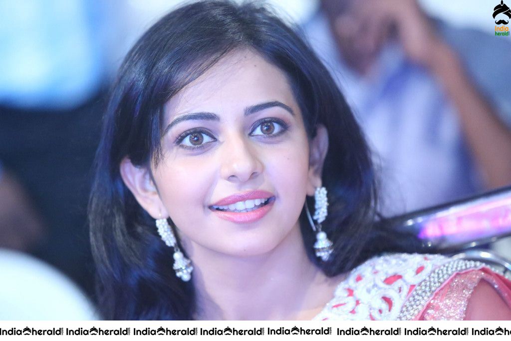 Rakul Preet Ravishing Hot Photos Collection Set 1