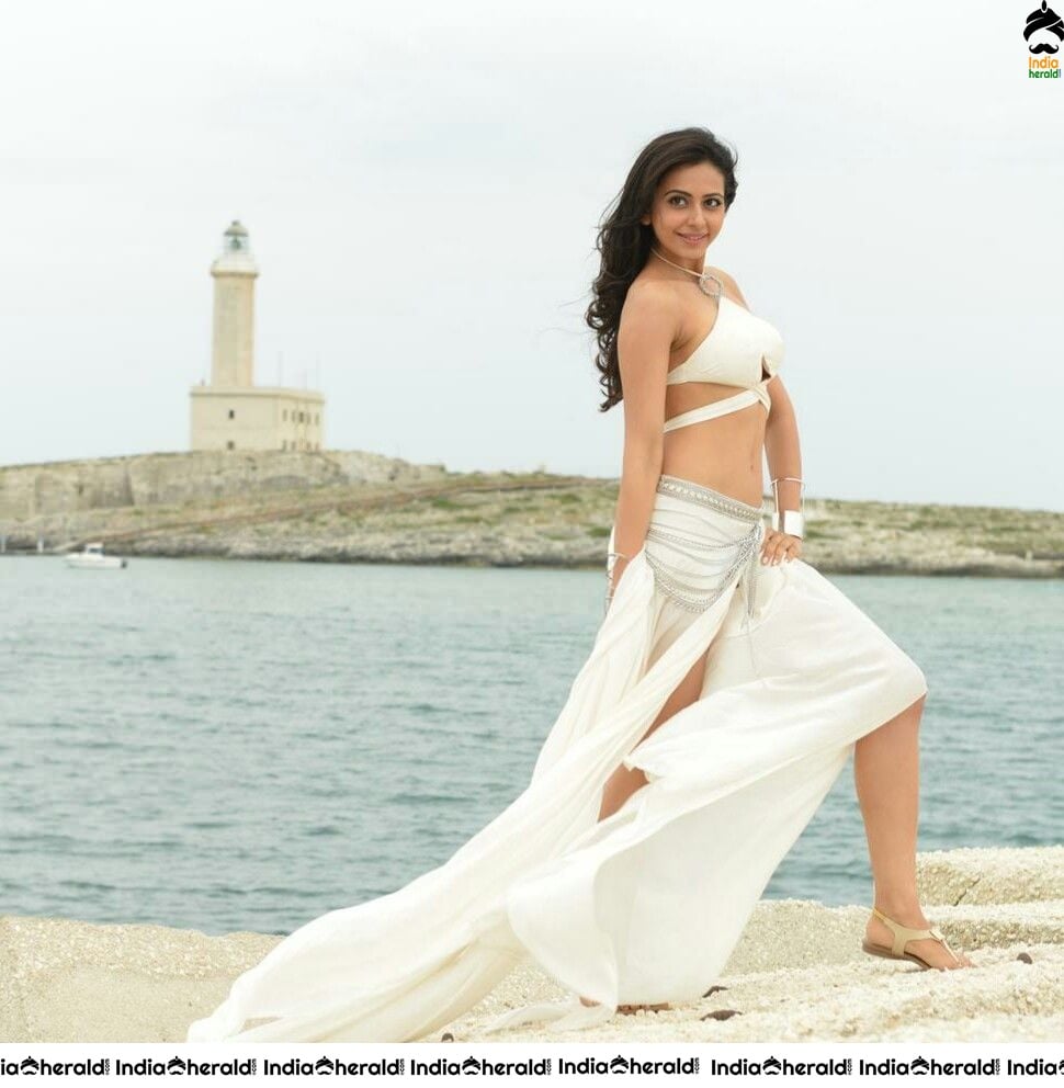 Rakul Preet Ravishing Hot Photos Collection Set 2