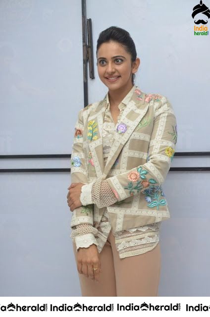Rakul Preet Ravishing Hot Photos Collection Set 3