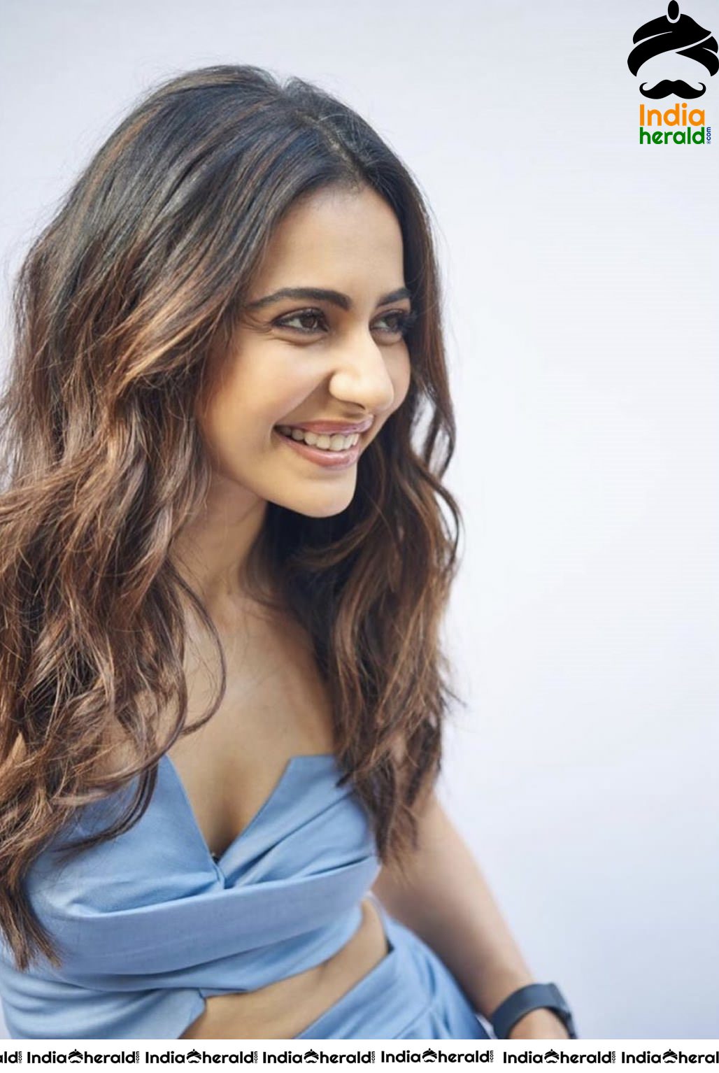 Rakul Preet Ravishingly Hot in Sleeveless Denim Attire
