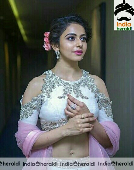 Rakul Preet showing her milky midriff and tempting navel in these hot photos