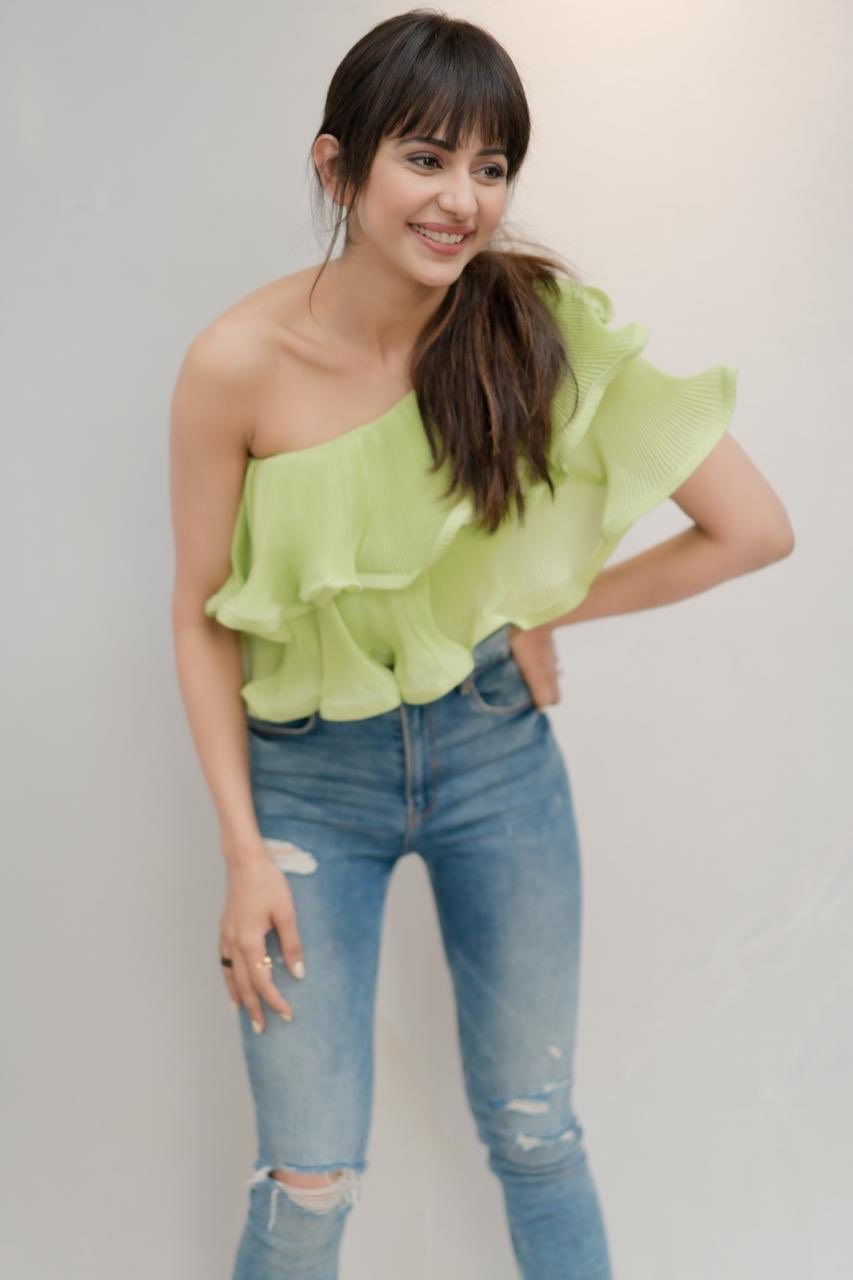 Rakul Preet Shows Her Sex Appeal In Green Crop Top And Torn Jeans
