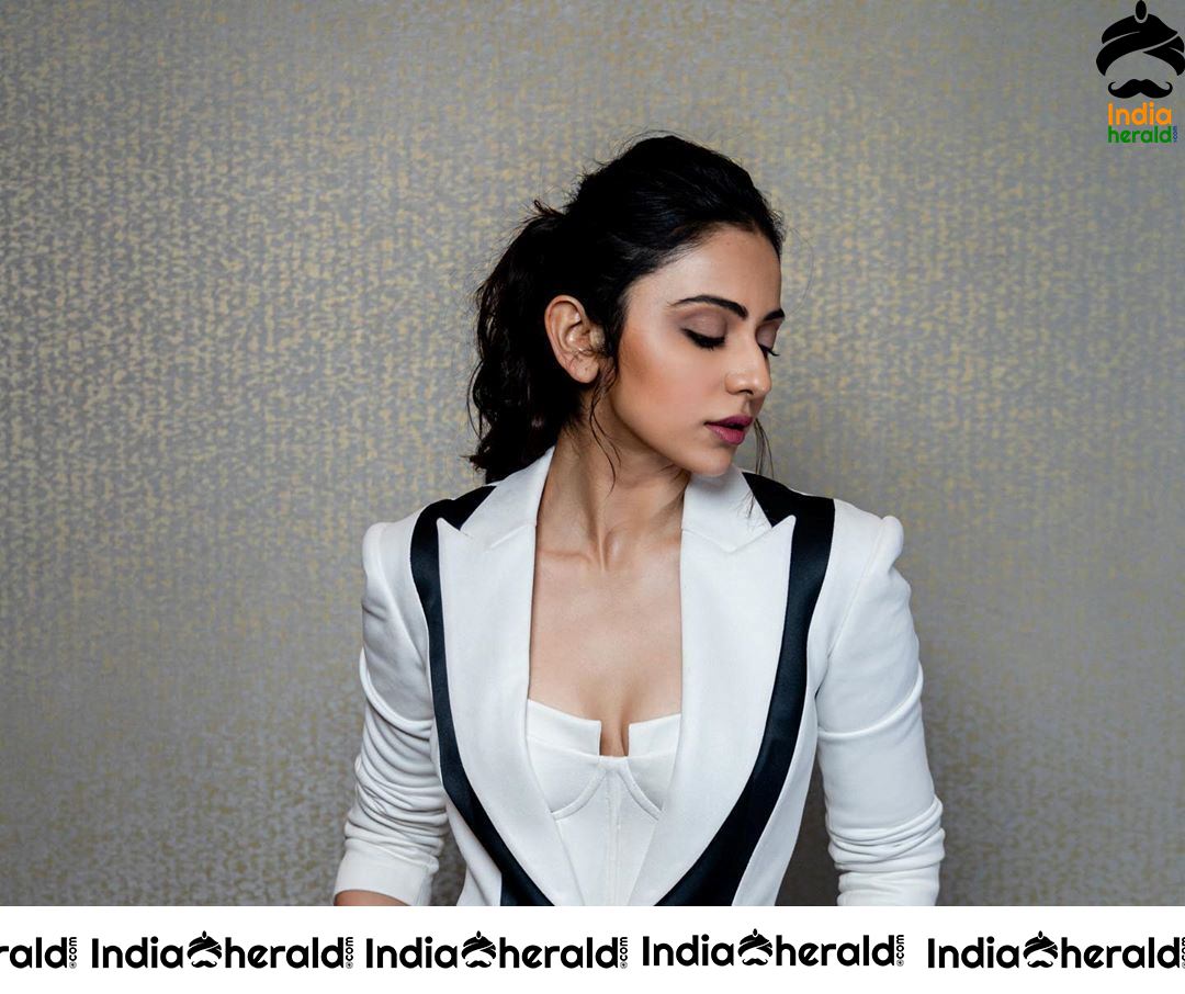 Rakul Preet Singh Looking Tempting in Pony Tail and Formals