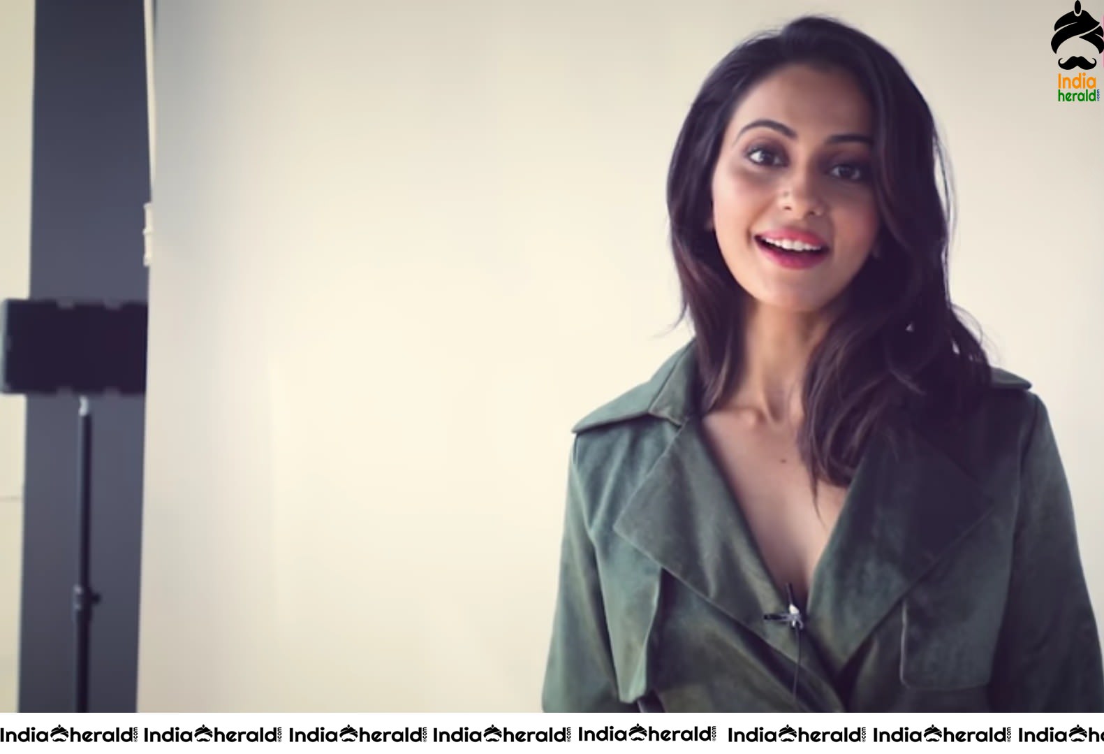 Rakul Preet Singh Unseen Hottest Exposing Photoshoot Stills Set 1