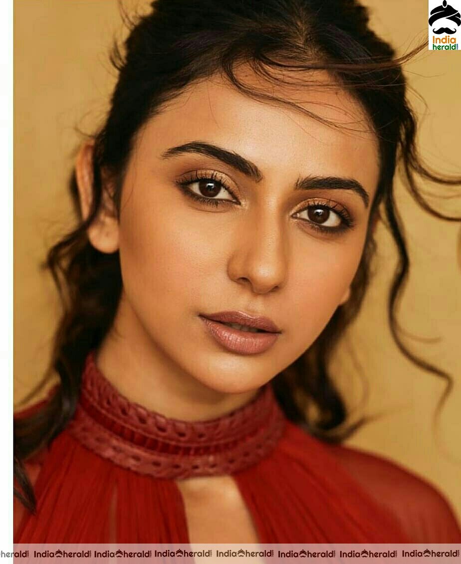 Rakul Preet Spicy And Saucy In Cleavage Exposing Stills