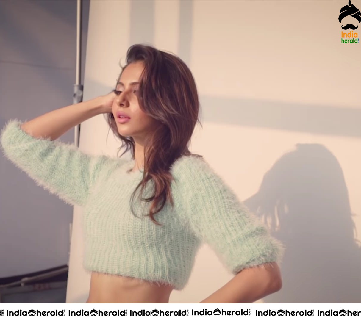 Rakul Preet Unseen Hottest Exposing Photoshoot Stills Set 4