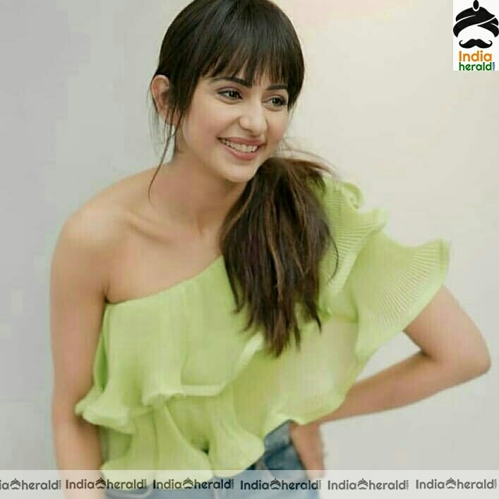 Rakulpreet Cute Vintage Clicks