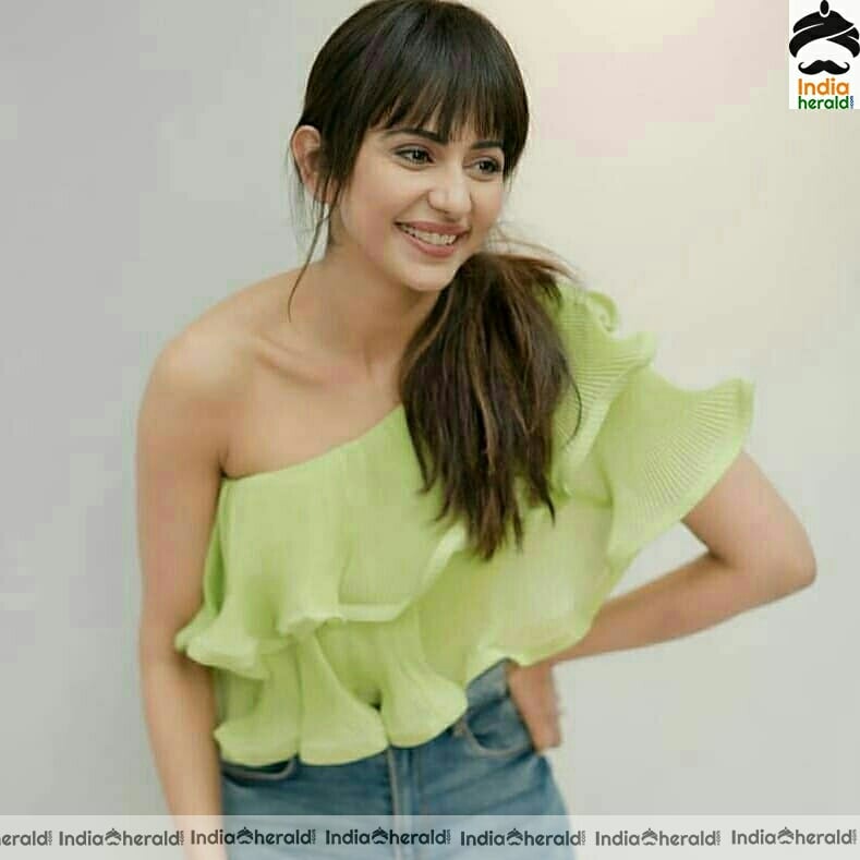 Rakulpreet Cute Vintage Clicks