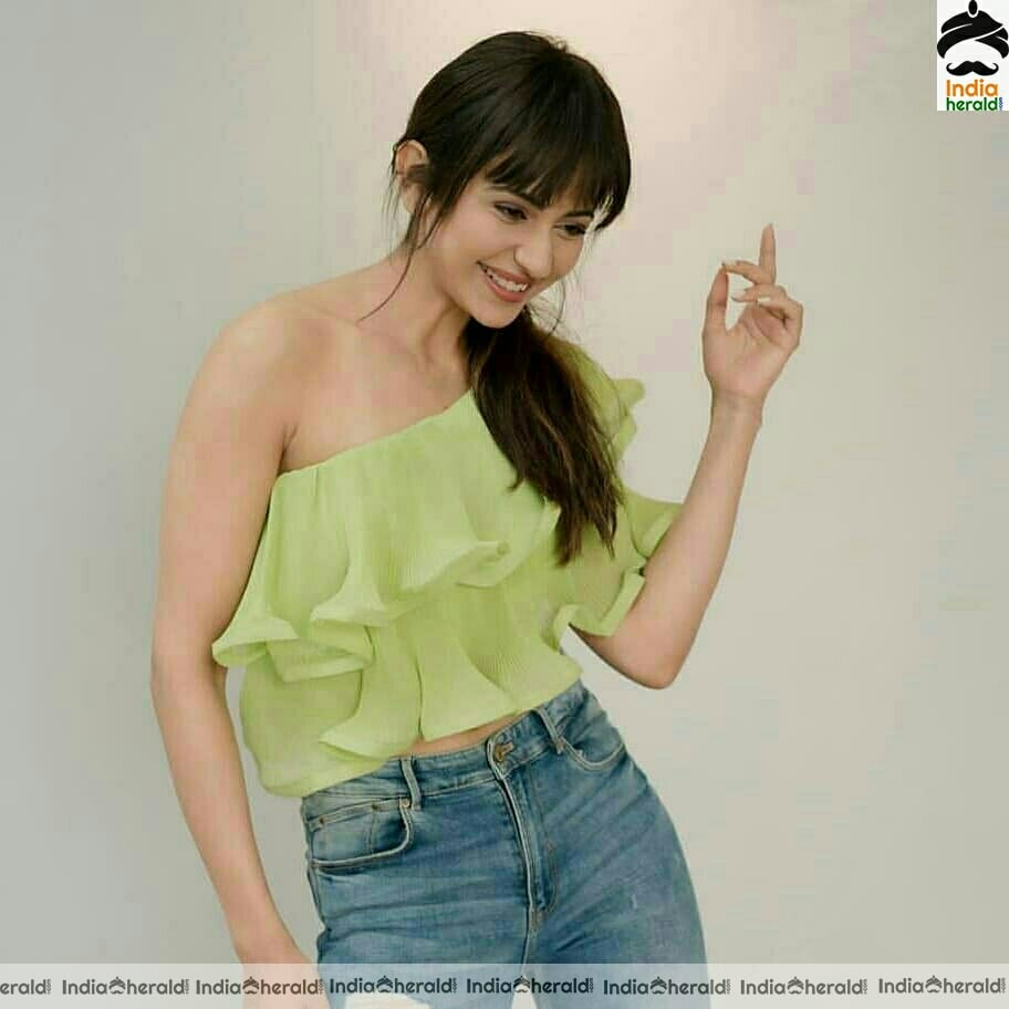 Rakulpreet Cute Vintage Clicks