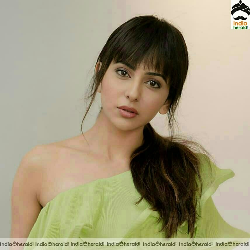 Rakulpreet Cute Vintage Clicks