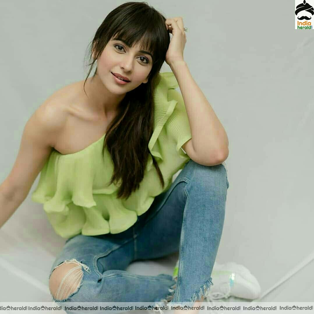 Rakulpreet Cute Vintage Clicks