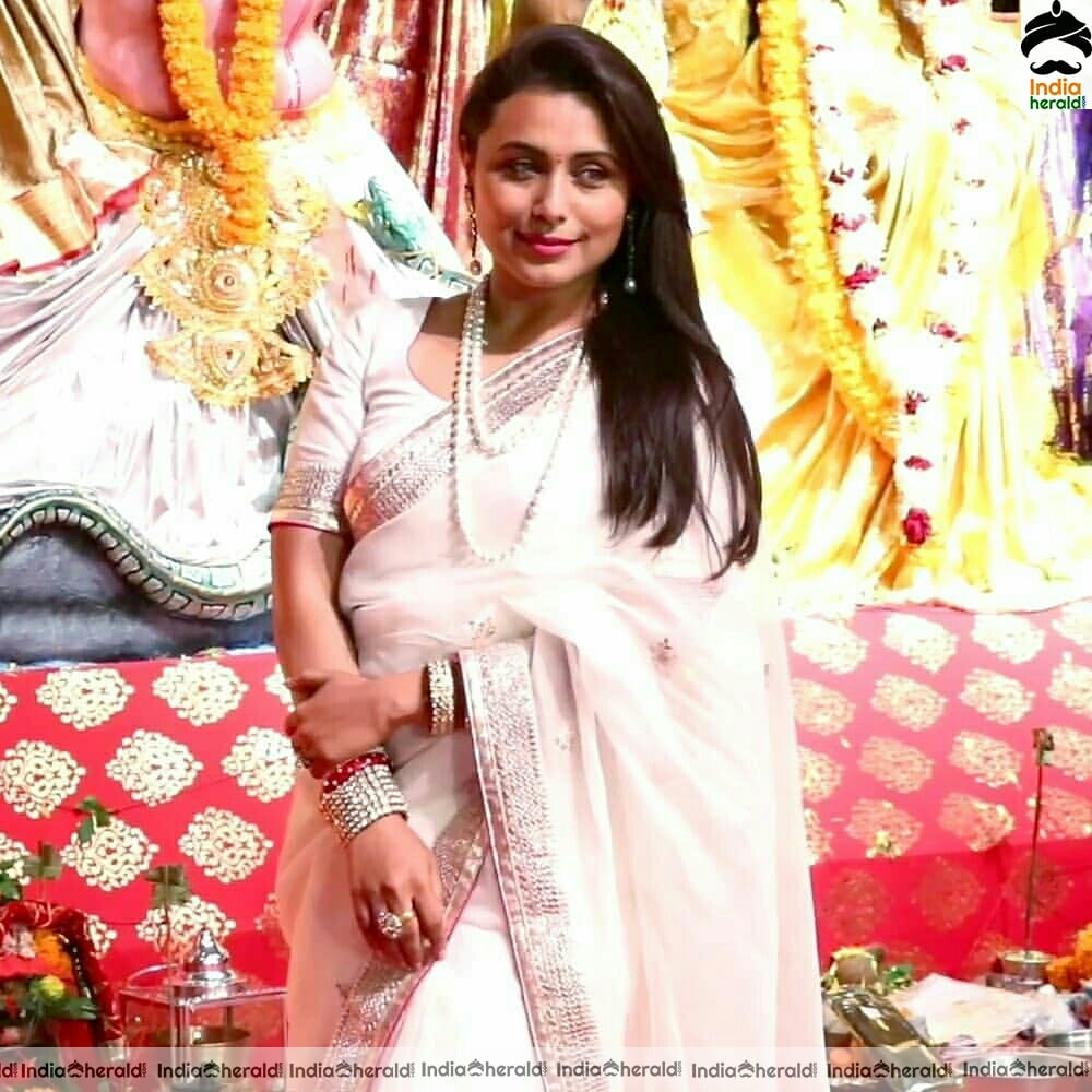 Rani Mukherji Visit the Mukherjee Family Durga Puja On Mahasaptami