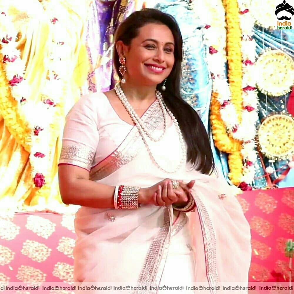 Rani Mukherji Visit the Mukherjee Family Durga Puja On Mahasaptami