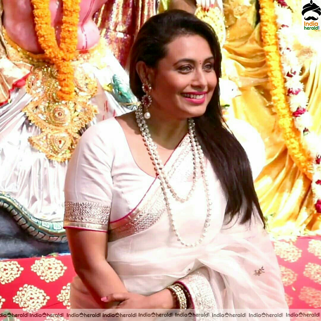 Rani Mukherji Visit the Mukherjee Family Durga Puja On Mahasaptami