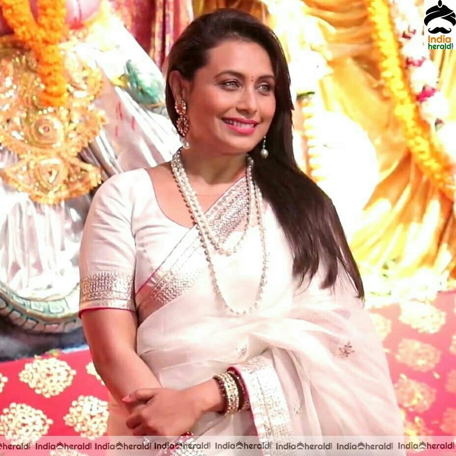 Rani Mukherji Visit the Mukherjee Family Durga Puja On Mahasaptami