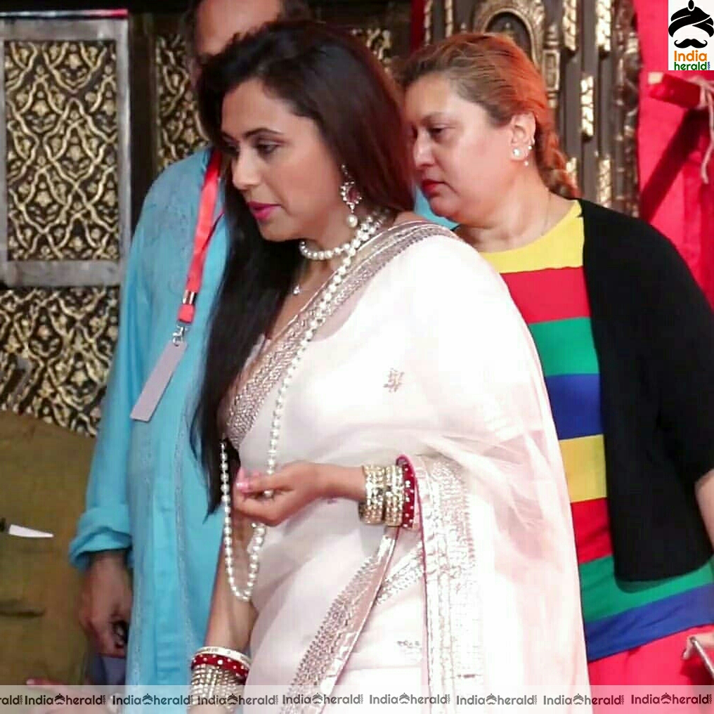 Rani Mukherji Visit the Mukherjee Family Durga Puja On Mahasaptami