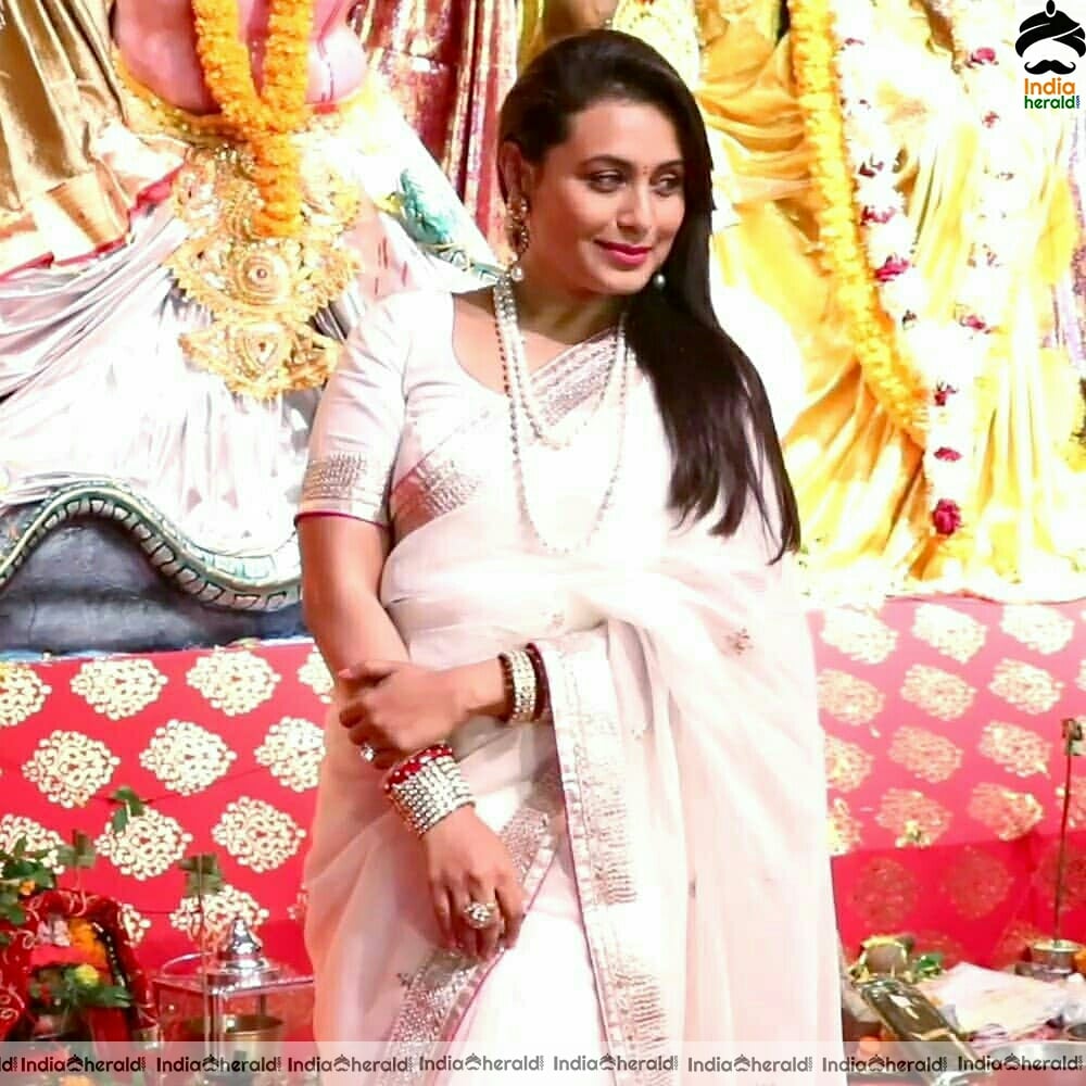 Rani Mukherji Visit the Mukherjee Family Durga Puja On Mahasaptami