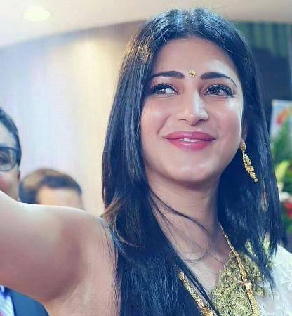 Rare And Unseen Hot Photos Of Shruti Hassan Set 1