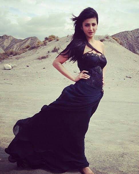 Rare And Unseen Hot Photos Of Shruti Hassan