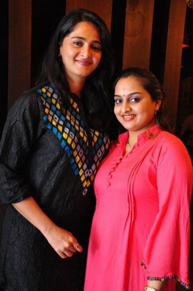 Rare And Unseen Photos Of Anushka Shetty Spending Time With Her Family