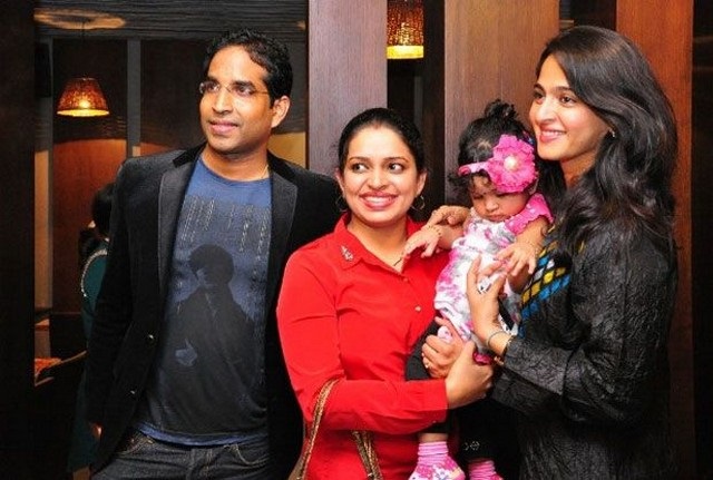 Rare And Unseen Photos Of Anushka Shetty Spending Time With Her Family
