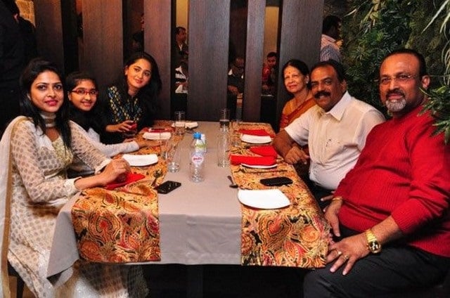 Rare And Unseen Photos Of Anushka Shetty Spending Time With Her Family