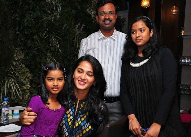 Rare And Unseen Photos Of Anushka Shetty Spending Time With Her Family