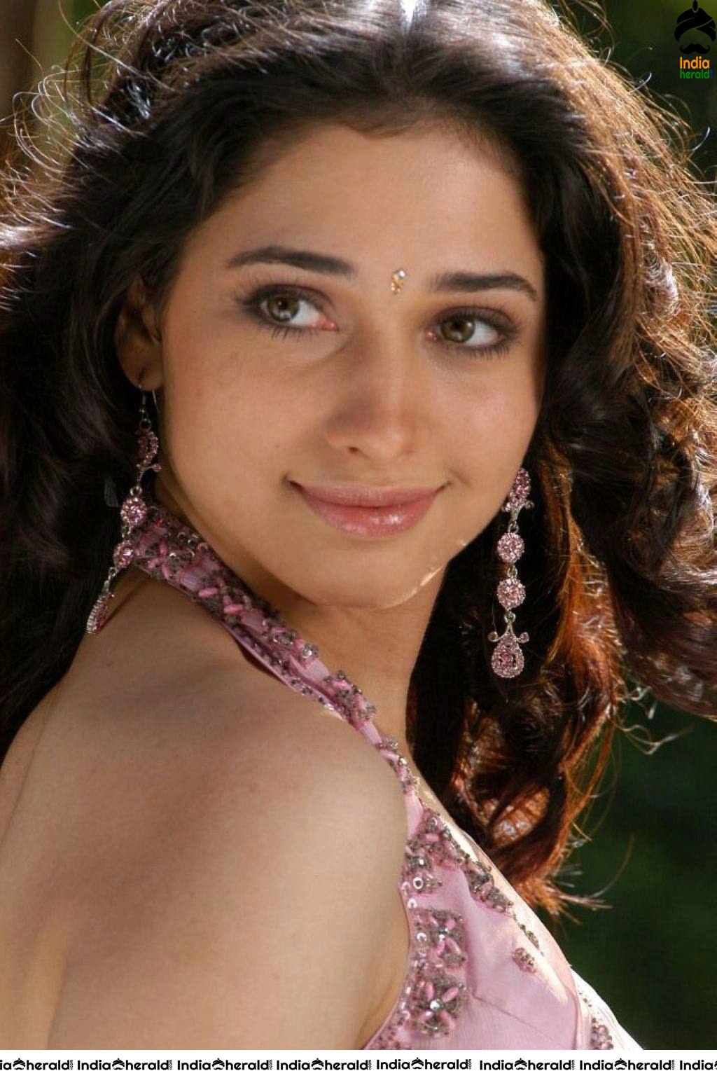 Rare Hot Photos of Tamannaah Saree Stripping and Enjoyed by Hero under Rain Set 1