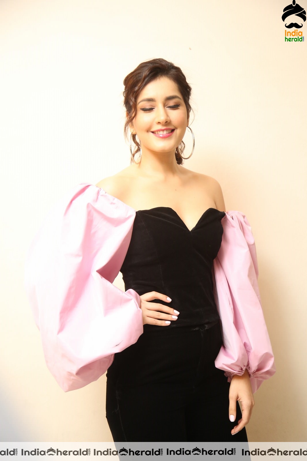 Rashi Khanna Looking Like a Newly Blossomed Flower Set 1