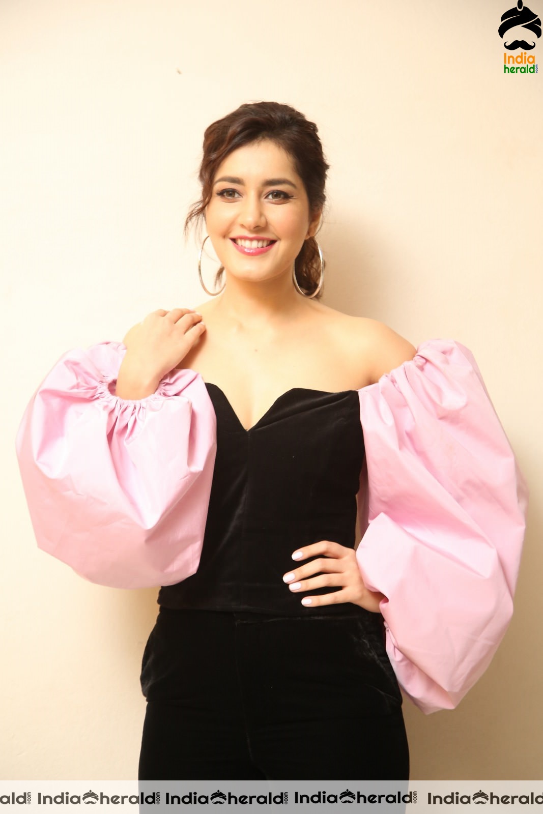 Rashi Khanna Looking Like a Newly Blossomed Flower Set 1