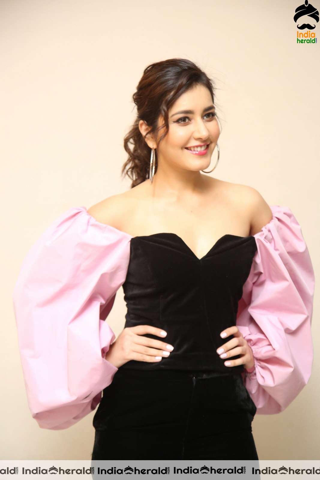 Rashi Khanna Looking Like a Newly Blossomed Flower Set 1