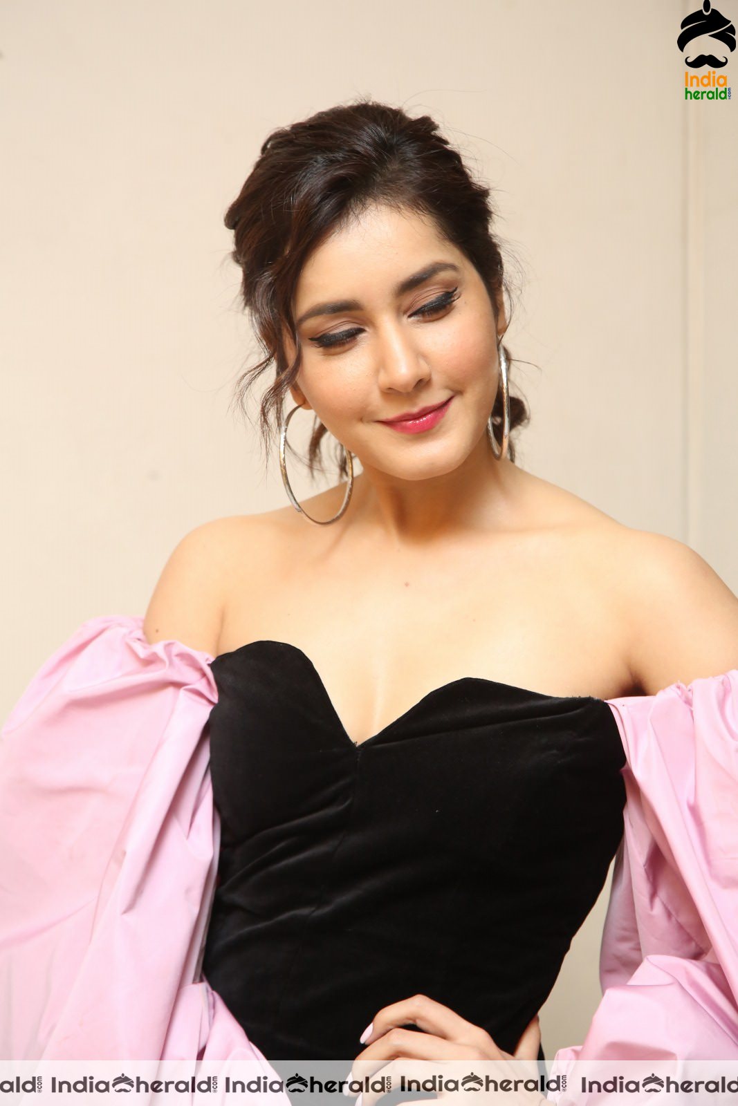 Rashi Khanna Looking Like a Newly Blossomed Flower Set 2